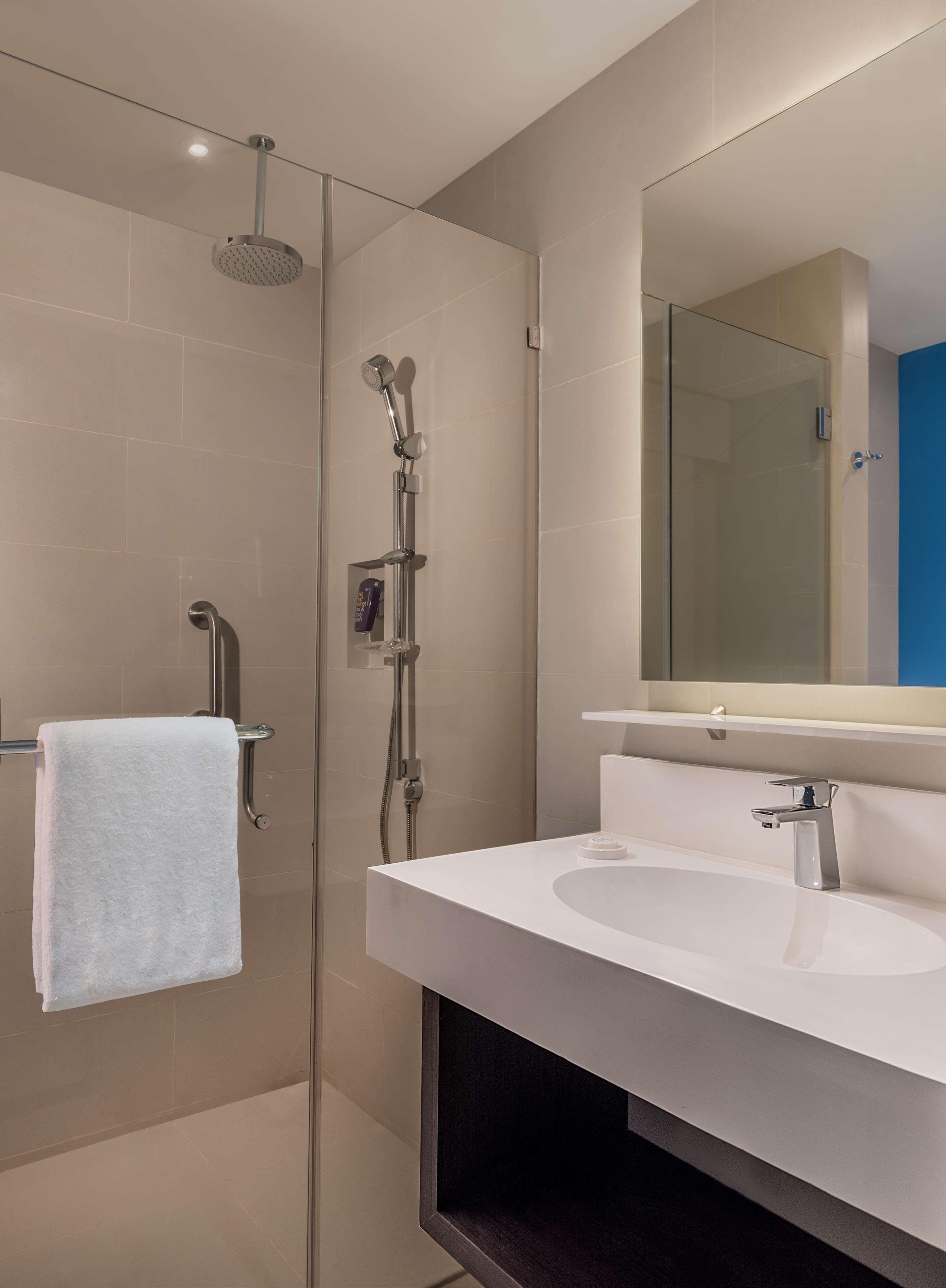 Park Inn By Radisson Iloilo Bagian luar foto