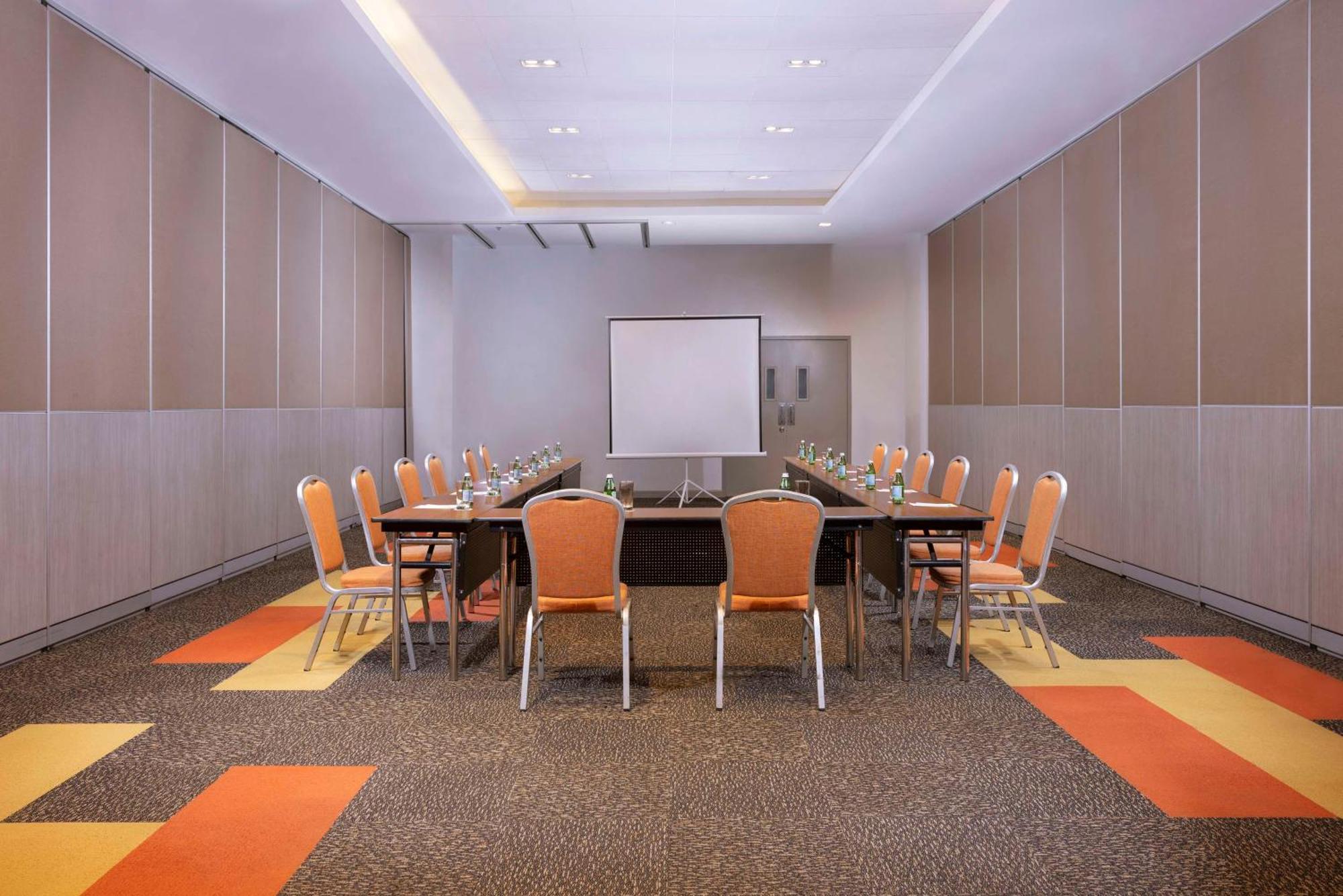 Park Inn By Radisson Iloilo Bagian luar foto