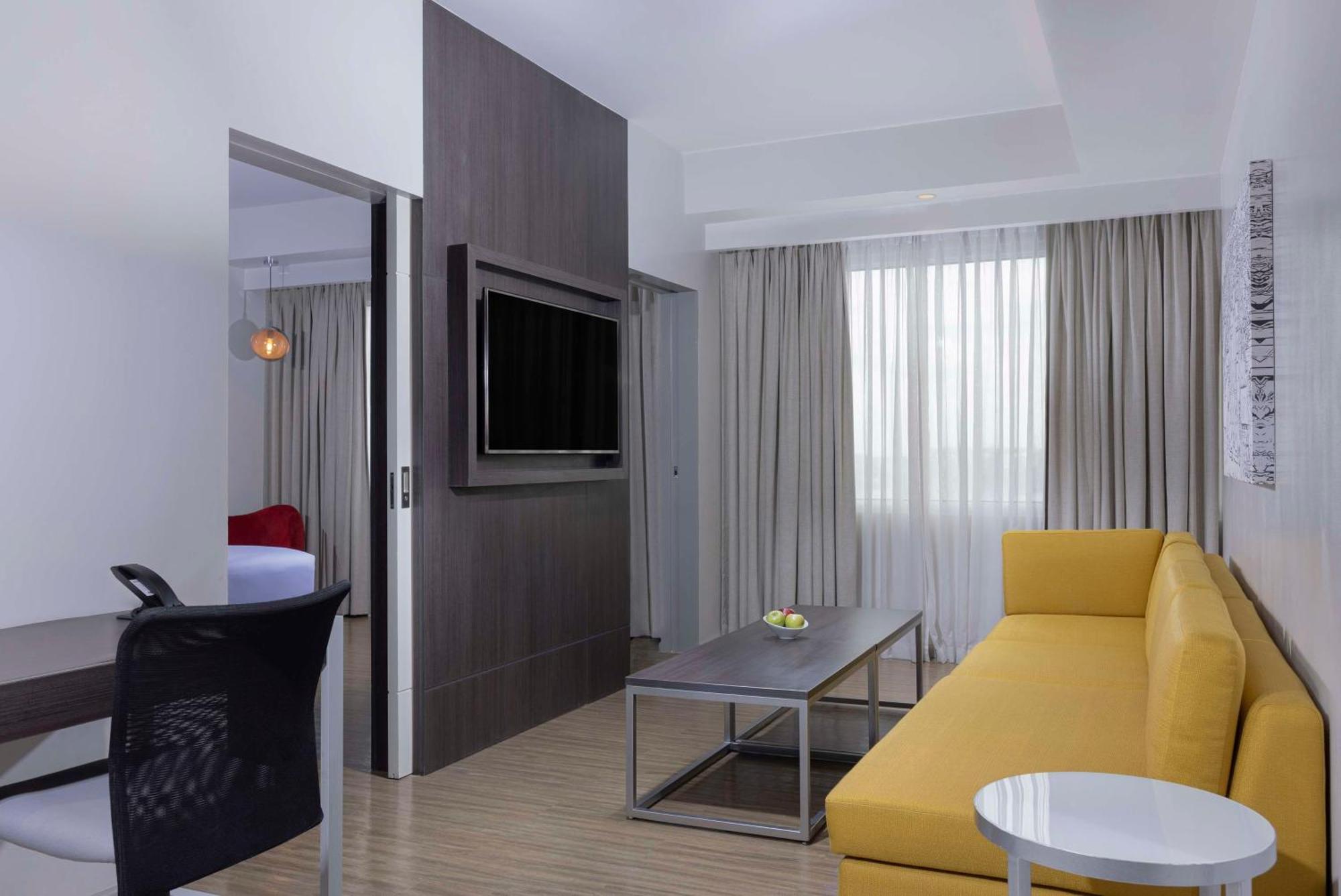 Park Inn By Radisson Iloilo Bagian luar foto